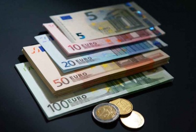 Курс евро первый раз за 11 месяцев превысил 84 рубля
